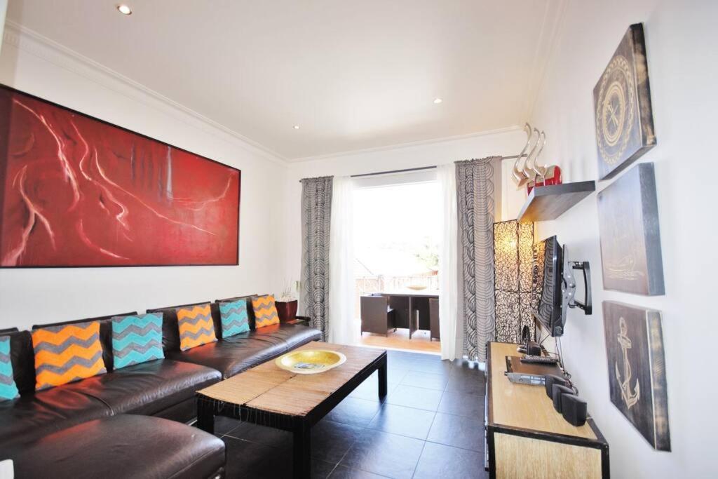 Holidayrento Beachfront Building On Bondi Apartment