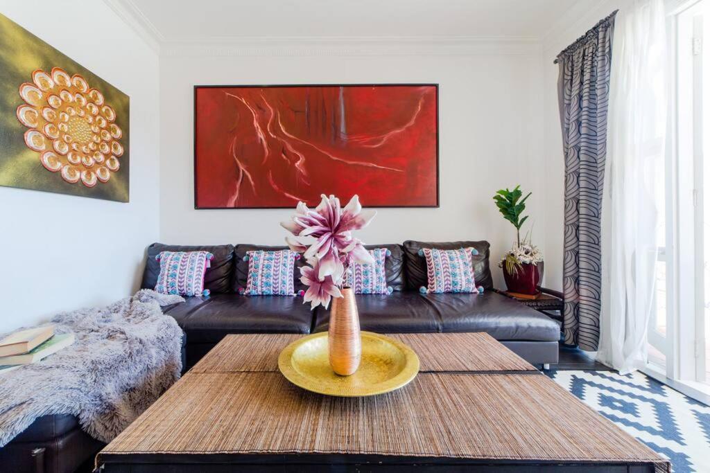 Holidayrento Beachfront Building On Bondi Apartment